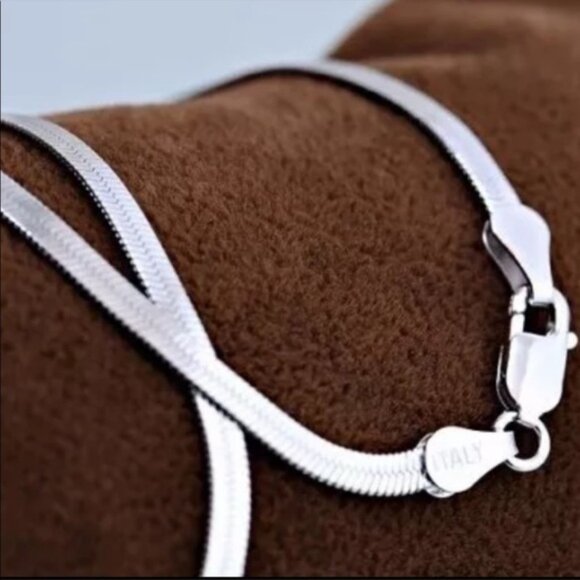 20” NEW  925 STERLING SILVER HERRINGBONE NECKLACE, NICE NECKLACE, CUTE NECKLACE - Picture 4 of 6